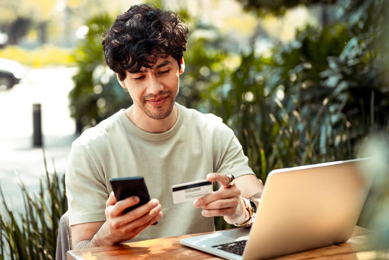 A client using his debit card